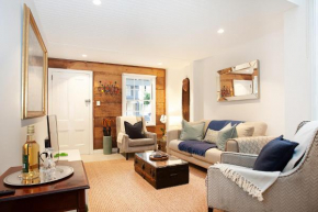 Spacious 3-Bed Family House with Courtyard
